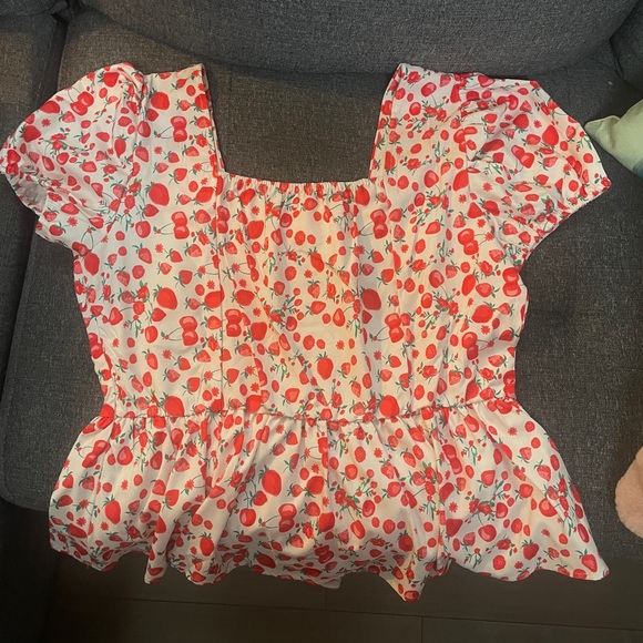 Brand new, Belle Poque, XL, Strawberry Printed, Peplum Hem Top - Picture 1 of 6